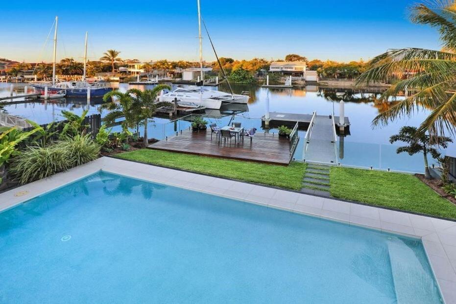 בודינה Waterfront Home Bordering Mooloolaba מראה חיצוני תמונה